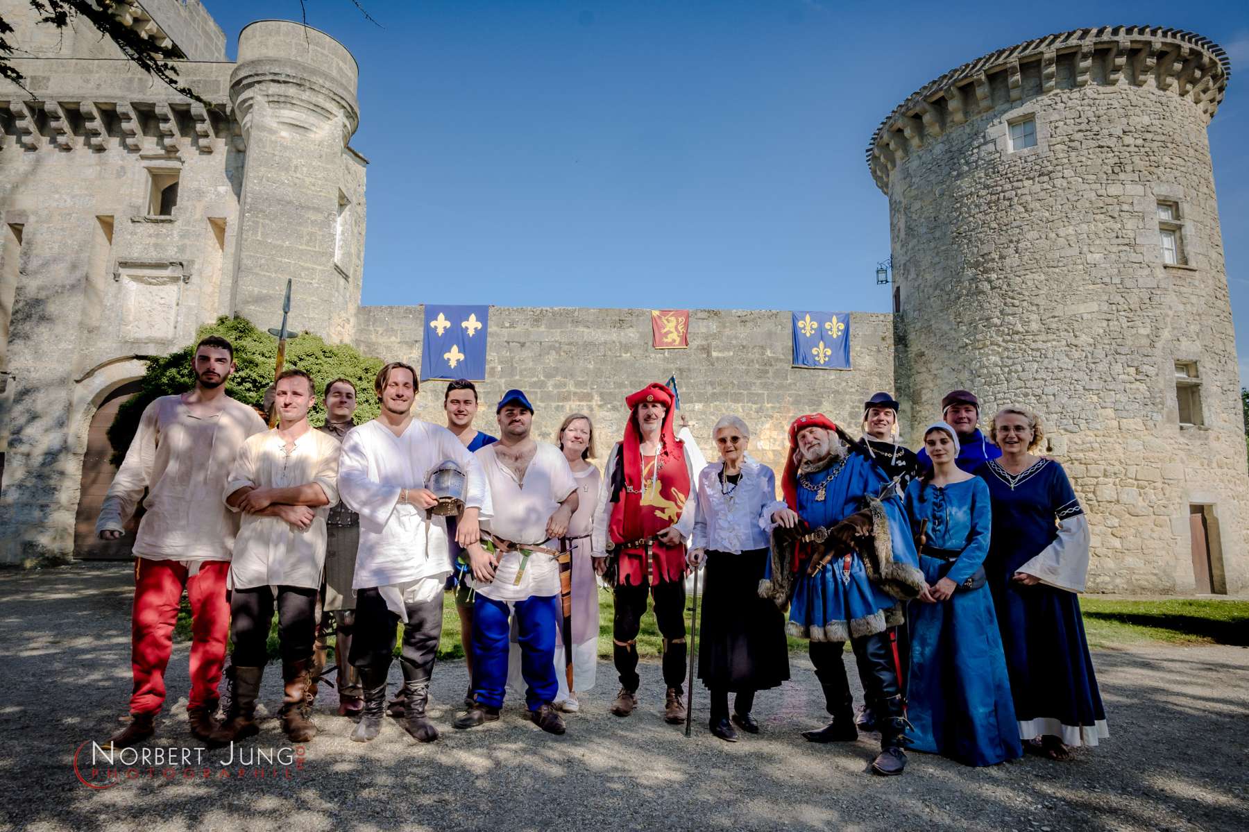 La Troupe Et Le Benevols