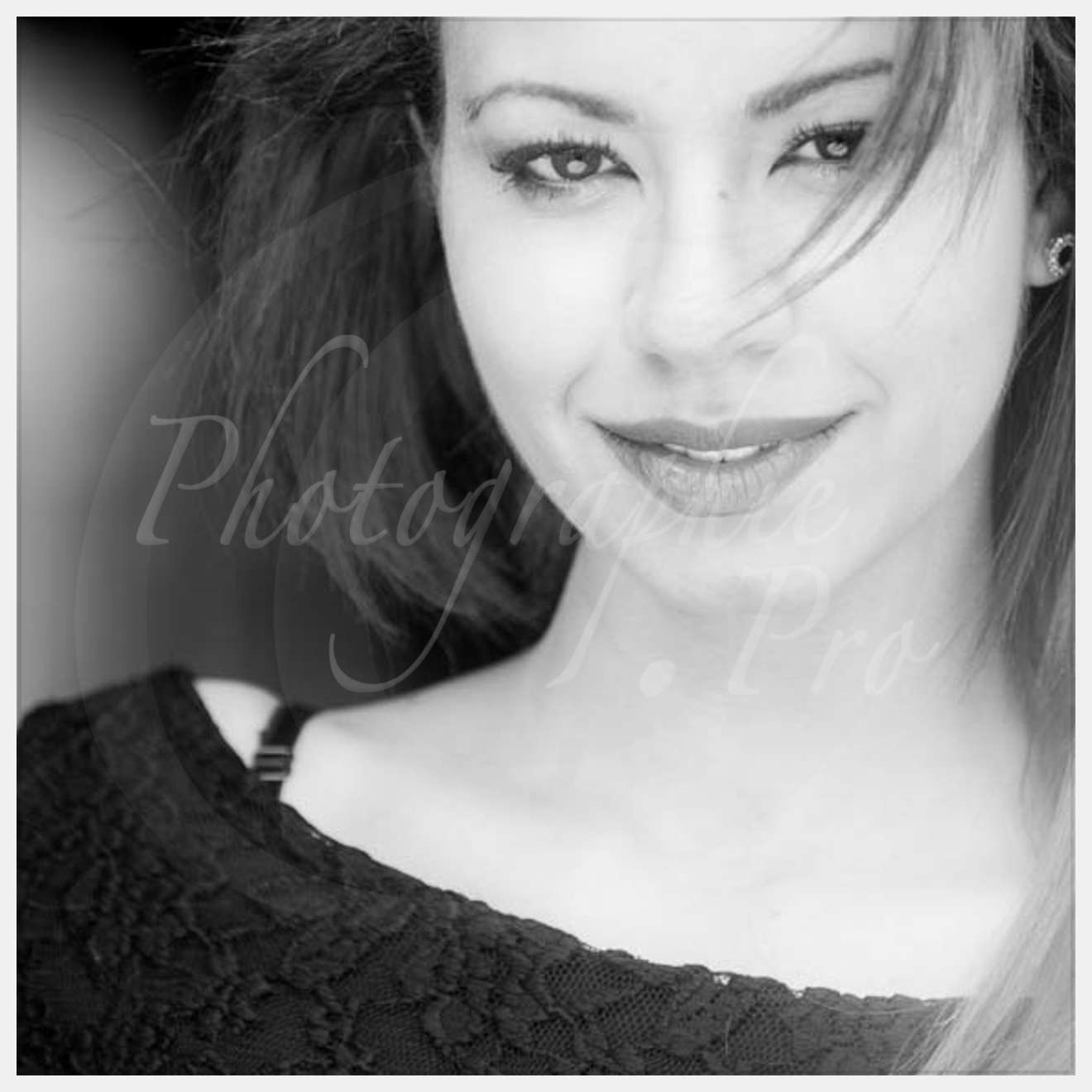 Studio, portraits, books, manequins